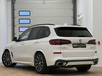 tweedehands BMW X5 xDrive45e High Executive M-Sport 394 PK Automaat / Luchtvering / Head Up / Panoramadak / Laser Led / Leder Int / Park Assist / Apple CarPlay / 20" M-Sport Velg / Camera / Vewarmd Stuur / 1e Eigenaar!