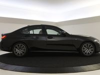 tweedehands BMW 320 3-SERIE i High Executive M Sportpakket / Schuif-kanteldak / Sportstoelen / LED / M Sportonderstel / Parking Assistant / Stoelverwarming / Live Cockpit Professional