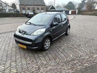 Occasion Peugeot 107 68 PK (50 kW) 2011 Grijs (metallic) Hatchback