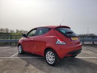 tweedehands Lancia Ypsilon 85pk TwinAir Black & Red