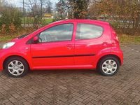 Occasion Peugeot 107 68 PK (50 kW) 2012 Rood (metallic) Hatchback