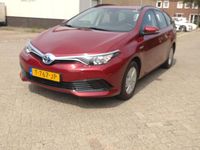 Occasion Toyota Auris Hybrid Active 99 PK (72 kW) 2018 Rood Stationwagen