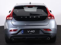 tweedehands Volvo V40 T3 Dynamic Edition - Panoramadak - Harman/Kardon audio - Parkeercamera achter - Verwarmde voorstoelen - Parkeersensoren voor & achter - On Call - Navigatie - Cruise control - Keyless entry - Extra getint glas - 17' LMV
