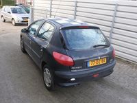 tweedehands Peugeot 206 1.4 XR nw apk 1-4-2025 heeft gebruikers sporen