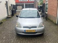 tweedehands Toyota Yaris 1.0-16V VVT-i Sol 176.000 NAP DKM 5DEURS ZILVER 1999