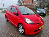 tweedehands Toyota Aygo 1.0-12V/rijd rem schakel zeer goed/nap/apk/airco/elek ramen/inruil mog !!!