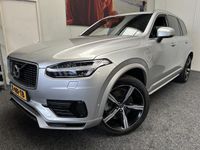 tweedehands Volvo XC90 2.0 T8 Twin Engine AWD Inscription NAVIGATIE ADAPTIVE CRUISE CONTROL PANORAMA SCHUIF/KANTELDAK RIJSTROOKSENSOREN DODEHOEKSENSOREN RONDOMZICHT CAMERA ZEER MOOI !! NIEUW BINNEN