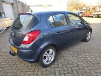 tweedehands Opel Corsa 1.4-16V Enjoy. Lees advertentie!