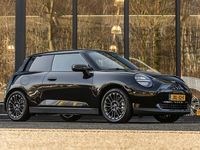 Nieuw Mini Cooper Essential 135 kW (184 PK) 2026 Zwart Hatchback