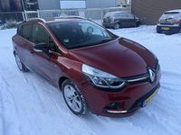 Occasion Renault Clio GrandTour LIMITED 90 PK (66 kW) 2017 Rood Stationwagen