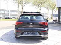 tweedehands VW Golf VIII 1.5 eTSI | Panoramadak | IQ Light Matrix LED | Memory | Massage | Stoelverwarming | Navigatiesysteem