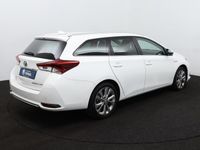 tweedehands Toyota Auris Touring Sports 1.8 Hybrid Dynamic Navigatie - Camera - Cruise Control - Lane Keep Assist - Parkeersensoren - 17"LM