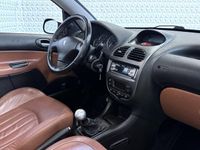 tweedehands Peugeot 206 CC 2.0-16V Roland Garros Airconditioning + Leder interieur