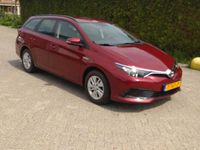 Occasion Toyota Auris Hybrid Active 99 PK (72 kW) 2018 Rood Stationwagen