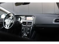 tweedehands Volvo V40 T2 Edition+ Automaat | Adaptieve cruise | BLIS | Stoelverwarming | Privacy glass