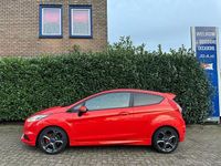 Occasion Ford Fiesta ST 184 PK (135 kW) 2016 Rood (metallic) Hatchback