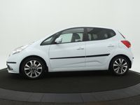 tweedehands Kia Venga 1.6 CVVT ExecutiveLine - Pano - Stoelverwarming - Cruise Control - Climate Control - Navigatie - Cruise Control - Bovag Garantie