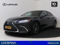 Occasion Lexus ES300H Business Edition 218 PK (160 kW) 2022 Graphite black metallic (donker zwart metallic) Sedan
