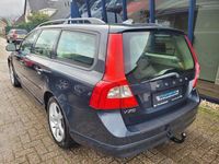 tweedehands Volvo V70 2.5FT Momentum 200PK H.LEER / XENON / TREKHAAK