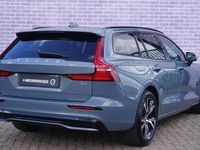 tweedehands Volvo V60 2.0 B4 Plus Dark | Trekhaak | Stoel/stuurverwarming | on Call | Draadloos Lader | Achterbank verwarmd