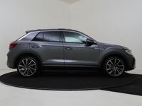 tweedehands VW T-Roc 1.5 TSI R-Line Business+ | Panoramadak | Trekhaak | Parkeerassistent | Stoel- stuurwielverwarming | LED matrix verlichting | Digital cockpit Pro | Keyless | Achteruitrijcamera |