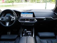 tweedehands BMW X5 xDrive30d M-Sport High Executive 7p. Sky Lounge Panoramadak, Trekhaak, 22" LM, Luchtvering, 360 Camera, Harman/Kardon