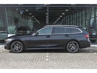 tweedehands BMW 320 3-SERIE Touring i High Executive M Sport Automaat / Panoramadak / LED / Parking Assistant / Live Cockpit Professional / Stoelverwarming / M Sportonderstel