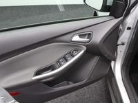 tweedehands Ford Focus Wagon 1.0 EcoBoost Trend 2012 Navigatie | Trekhaak | Airco | PDC | Bluetooth | Stoelverwarming | Voorruitverwarming | Lichtmetaal | USB | Elektrische ramen + spiegels |