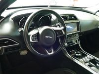 tweedehands Jaguar XE 2.0t Prestige R-Sport Wit Metallic. 19"LMV Navi