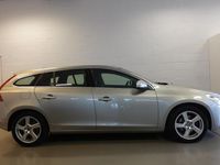 tweedehands Volvo V60 1.6 T3 Momentum /Ecc/Cruise/ Xenon/ BT/ Trekhaak/ 2011