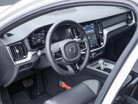 tweedehands Volvo V60 B4 Automaat Plus Dark | 360° parkeercamera | Parkeerverwarming | Stoelverwarming | Harman Kardon premium audio | Wegklapbare trekhaak | Adaptive cruise control | Parkeersensoren voor + achter | Elektrisch glazen panorama-dak