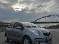 Occasion Toyota Yaris Luna 87 PK (63 kW) 2007 Grijs Hatchback