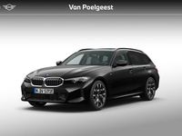 Nieuw BMW 330e M Sport 292 PK (214 kW) 2026 Saphirschwarz metallic (zwart metallic) Stationwagen