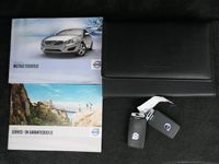 tweedehands Volvo V60 T4 AUT Momentum Leer / Navi / Bluetooth / Parkeers