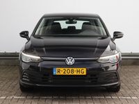 tweedehands VW Golf VIII 1.0 TSI Life Business Adaptive Cruise | Dodehoekdetectie | Navigatie | Parkeersensoren | 4-season banden verlengde garantie tot 16-09-2026 of eerder 100.000km