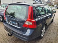 tweedehands Volvo V70 2.5FT Momentum 200PK H.LEER / XENON / TREKHAAK