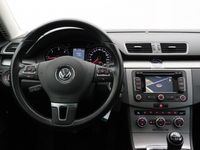tweedehands VW Passat Variant 1.6 TDI Highline BlueMotion - Panorama, Navi, Clima