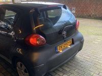 Occasion Toyota Aygo 68 PK (50 kW) 2005 Grijs Hatchback