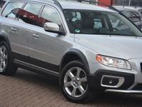 tweedehands Volvo XC70 2.4 D5 Momentum | Navigatie | Leer | Stoelverwarmi