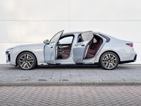 Occasion BMW 750e Comfort Edition 489 PK (359 kW) 2025 M brooklyn grau Sedan