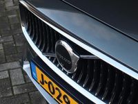 tweedehands Volvo V90 CC 2.0 B5 AWD Pro | Schuif-/ kanteldak| Harman Kardon Audiosysteem| 360* Camera| Keyless Entry| Airco separaat achter| Semi-elektrisch inklapbare trekhaak| Elektrisch bedienbare bestuurdersstoel met geheugenfunctie|