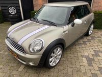 tweedehands Mini ONE 50 th anniversary uitvoering - onderhoud bekend - zeer nette sta