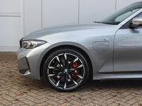 Occasion BMW 330e Executive 292 PK (214 kW) 2025 Grijs Stationwagen