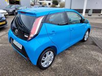 tweedehands Toyota Aygo 1.0 VVT-i x-play Navi Parkeersensors Automaat 5d