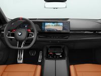 Nieuw BMW M5 727 PK (534 kW) 2026 M isle of man green metallic (groen metallic) Stationwagen