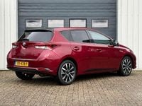 Occasion Toyota Auris Business Edition 99 PK (72 kW) 2018 Rood Hatchback