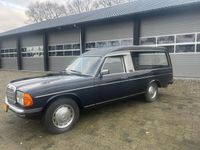 tweedehands Mercedes 240 D Lijkwagen / Rouwauto / Begrafenisauto belastingvrij zeer mooie auto !!!