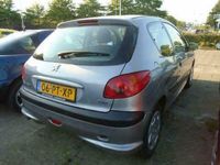 Occasion Peugeot 206 69 PK (50 kW) 2000 Zilver Hatchback