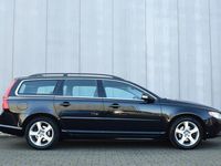 tweedehands Volvo V70 2.0T 203pk Momentum Zwart Leder | Full Map Navi |