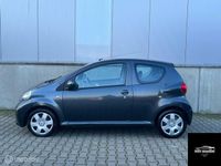 Occasion Toyota Aygo 68 PK (50 kW) 2006 Grijs Hatchback